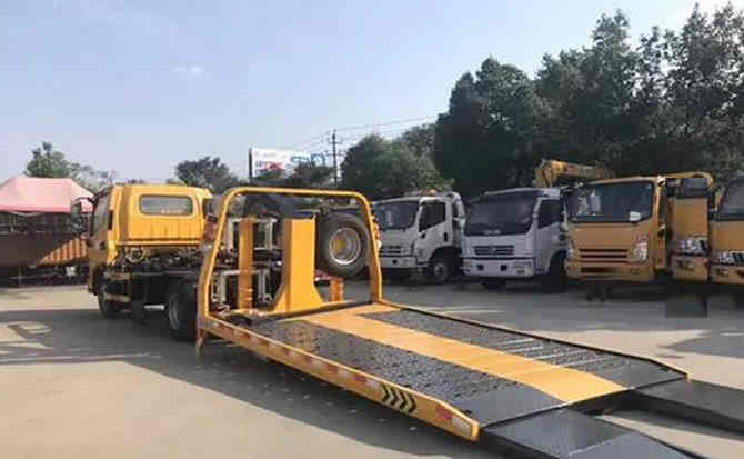 荣县汽车中途维修案例